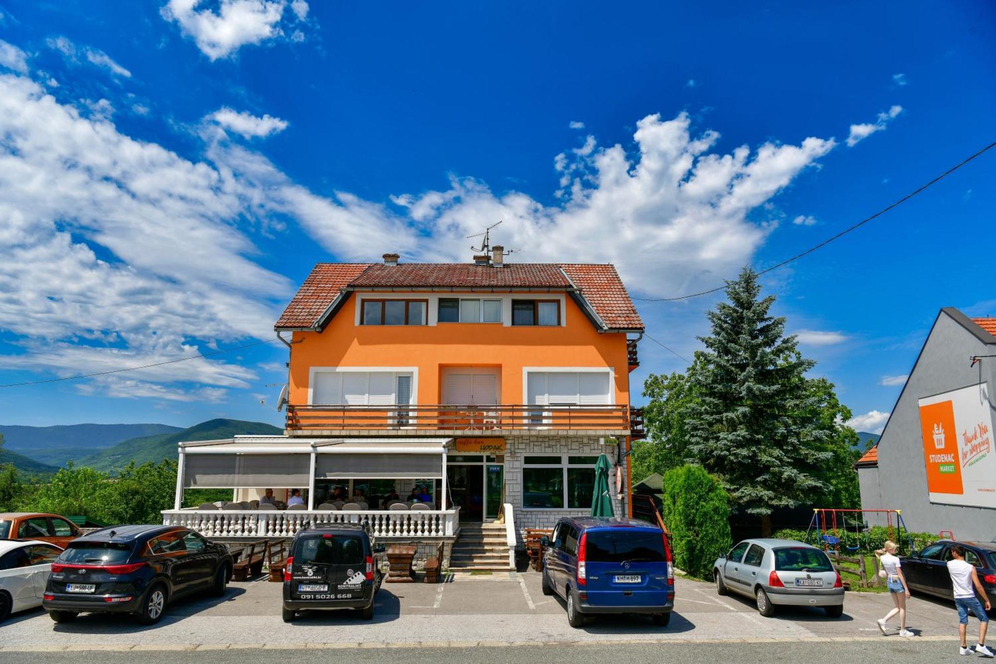 Accommodation "Old Town Dreznik" Rakovica Ngoại thất bức ảnh