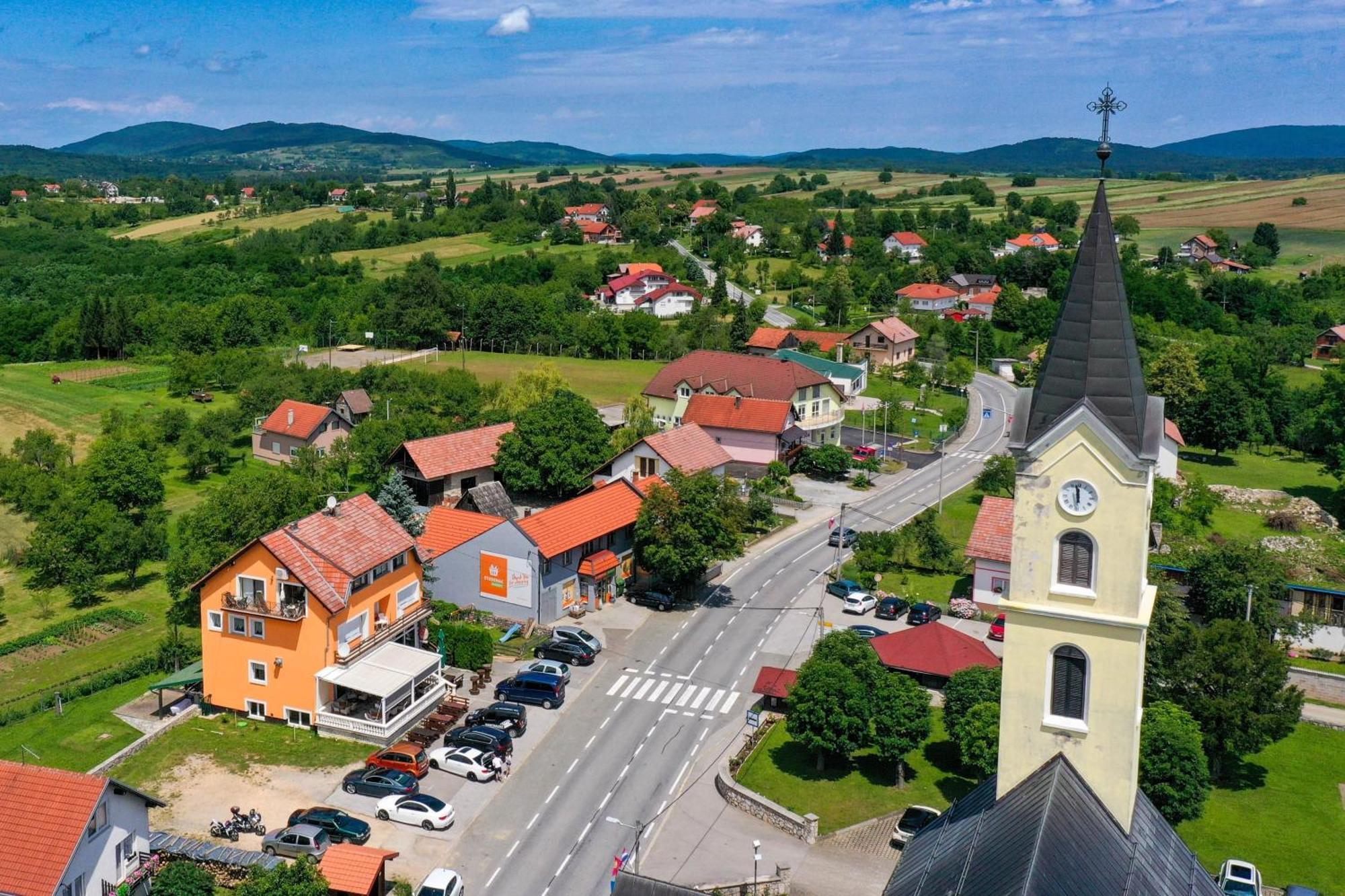 Accommodation "Old Town Dreznik" Rakovica Ngoại thất bức ảnh